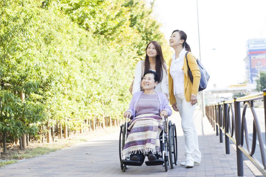 三世代、親子、車椅子