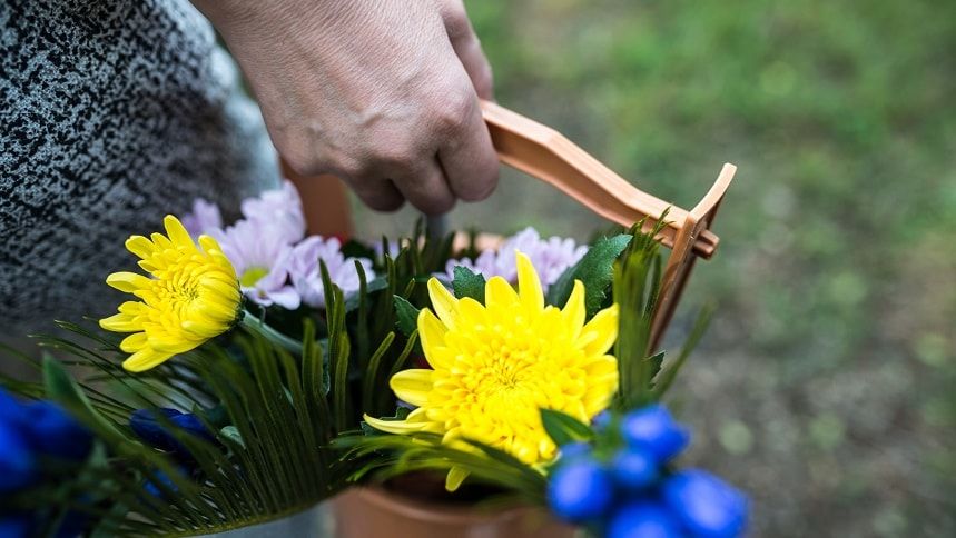 供花を入れた手桶