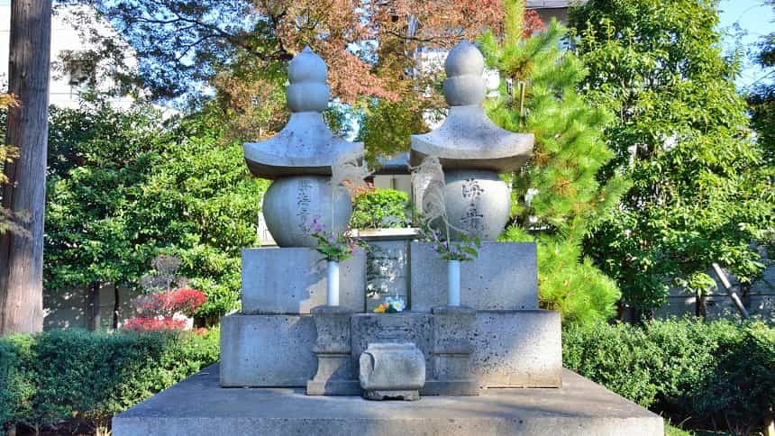 勝海舟の夫婦墓
