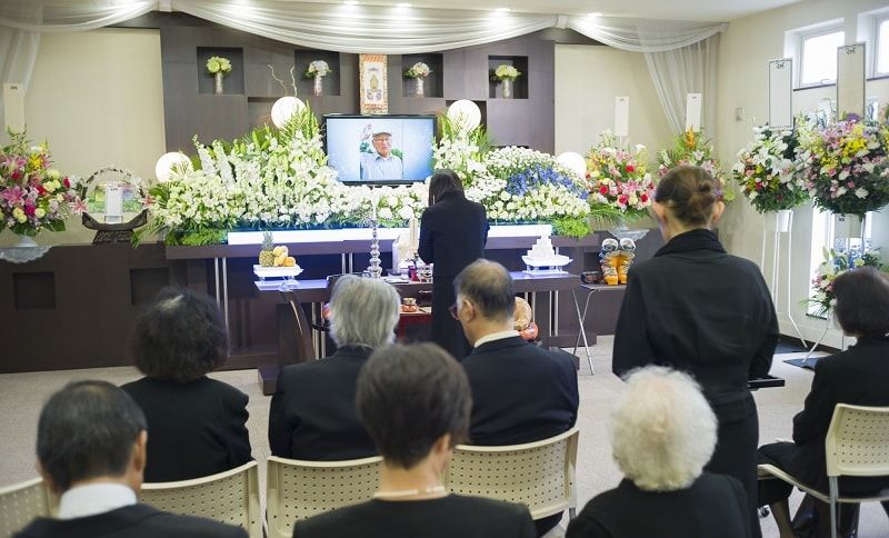 通夜、葬式の進行や注意点、日程決めのルールを知っておきましょう