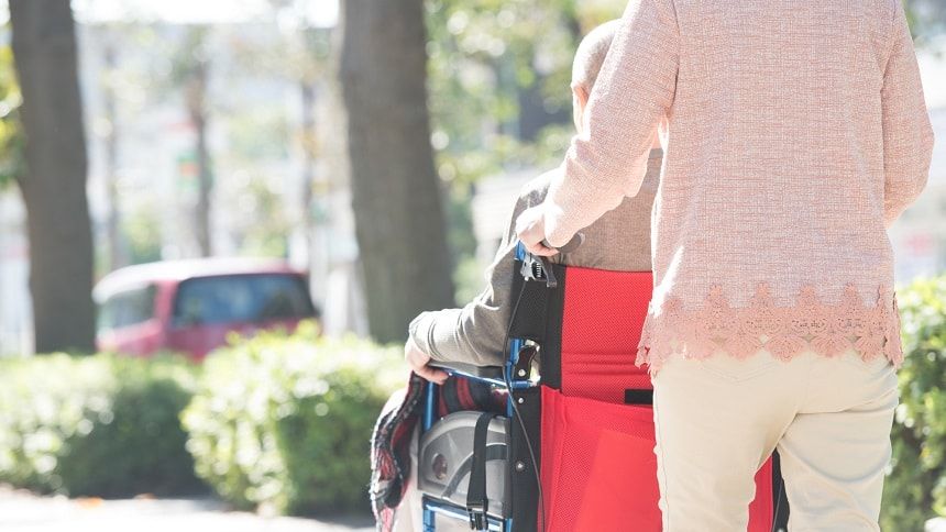 認知症、介護と車いす